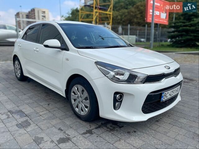 Белый Киа Рио, объемом двигателя 1.25 л и пробегом 46 тыс. км за 10000 $, фото 2 на Automoto.ua