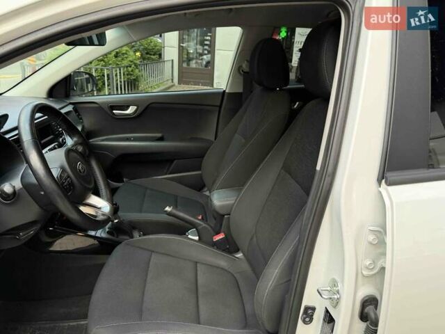 Белый Киа Рио, объемом двигателя 1.2 л и пробегом 41 тыс. км за 11400 $, фото 12 на Automoto.ua