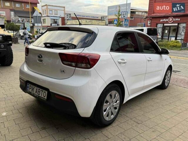 Білий Кіа Ріо, об'ємом двигуна 1.2 л та пробігом 37 тис. км за 11900 $, фото 5 на Automoto.ua
