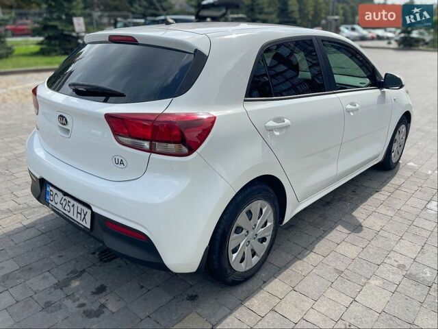 Белый Киа Рио, объемом двигателя 1.25 л и пробегом 46 тыс. км за 10000 $, фото 9 на Automoto.ua