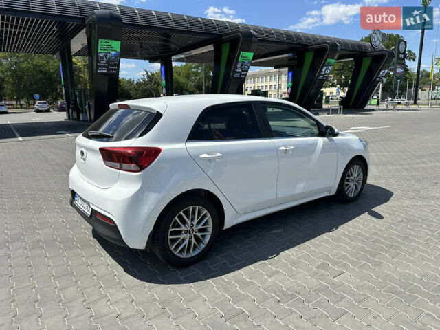 Белый Киа Рио, объемом двигателя 1.37 л и пробегом 11 тыс. км за 14900 $, фото 4 на Automoto.ua