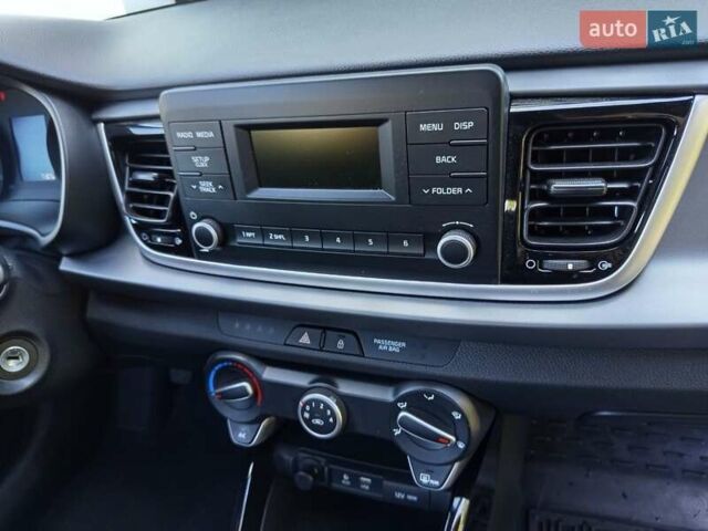 Білий Кіа Ріо, об'ємом двигуна 1.25 л та пробігом 7 тис. км за 10950 $, фото 9 на Automoto.ua