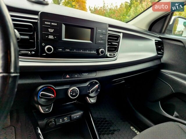 Білий Кіа Ріо, об'ємом двигуна 1.25 л та пробігом 91 тис. км за 8500 $, фото 9 на Automoto.ua