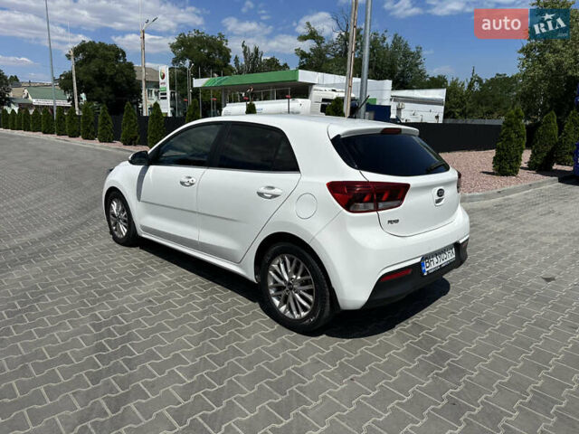 Белый Киа Рио, объемом двигателя 1.37 л и пробегом 11 тыс. км за 14900 $, фото 2 на Automoto.ua
