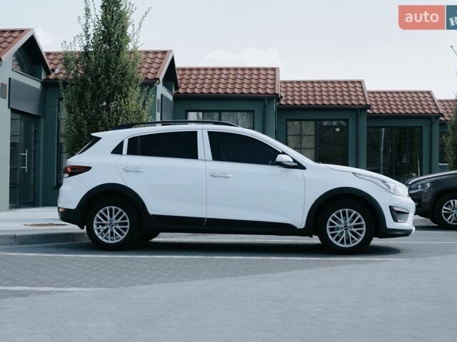 Белый Киа Рио, объемом двигателя 1.59 л и пробегом 70 тыс. км за 15000 $, фото 1 на Automoto.ua