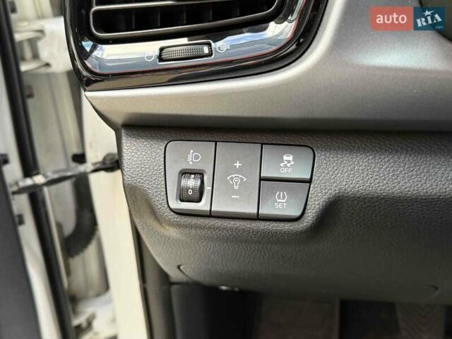 Білий Кіа Ріо, об'ємом двигуна 1.2 л та пробігом 37 тис. км за 11900 $, фото 15 на Automoto.ua