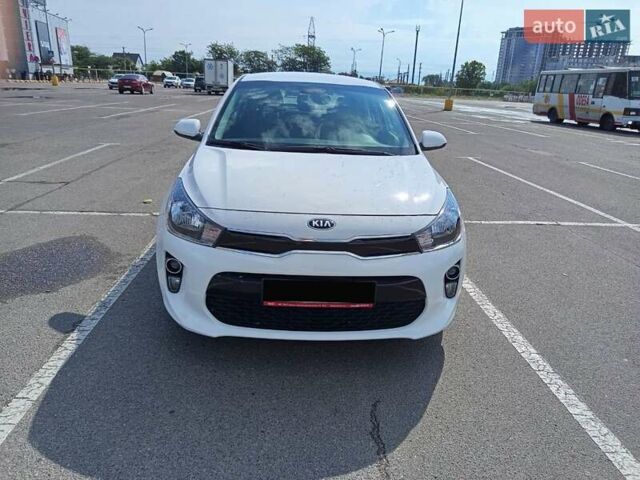Білий Кіа Ріо, об'ємом двигуна 1.25 л та пробігом 7 тис. км за 10950 $, фото 8 на Automoto.ua