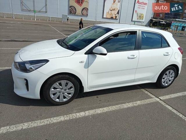 Белый Киа Рио, объемом двигателя 1.25 л и пробегом 7 тыс. км за 12200 $, фото 4 на Automoto.ua