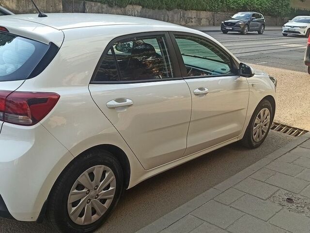 Белый Киа Рио, объемом двигателя 1.25 л и пробегом 67 тыс. км за 12750 $, фото 1 на Automoto.ua