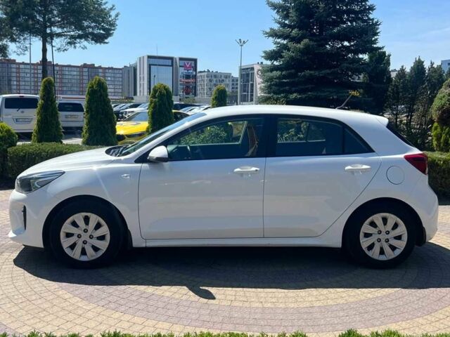 Белый Киа Рио, объемом двигателя 1.2 л и пробегом 64 тыс. км за 13599 $, фото 3 на Automoto.ua
