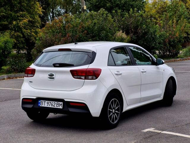 Білий Кіа Ріо, об'ємом двигуна 1.2 л та пробігом 91 тис. км за 8424 $, фото 5 на Automoto.ua