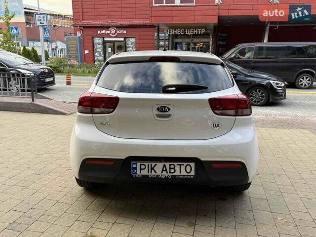 Білий Кіа Ріо, об'ємом двигуна 1.2 л та пробігом 37 тис. км за 11900 $, фото 6 на Automoto.ua
