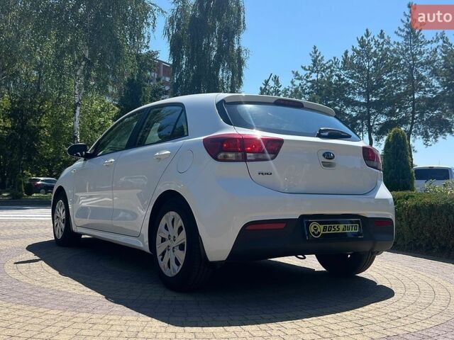Белый Киа Рио, объемом двигателя 1.25 л и пробегом 64 тыс. км за 13500 $, фото 4 на Automoto.ua