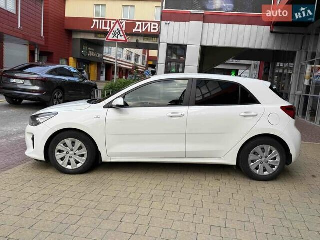 Білий Кіа Ріо, об'ємом двигуна 1.2 л та пробігом 37 тис. км за 11900 $, фото 8 на Automoto.ua