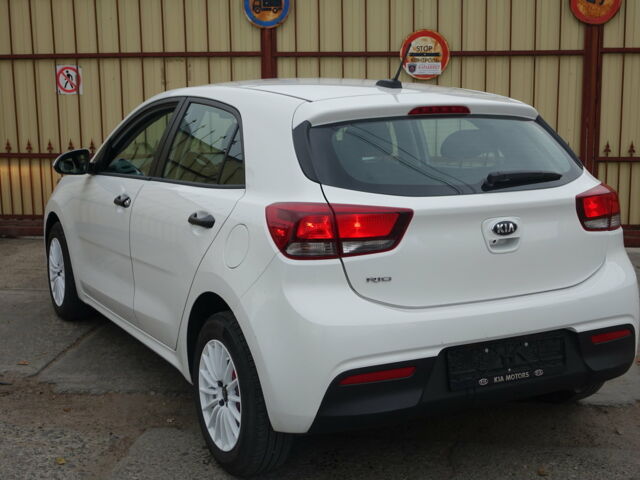 Білий Кіа Ріо, об'ємом двигуна 1.6 л та пробігом 29 тис. км за 12499 $, фото 9 на Automoto.ua