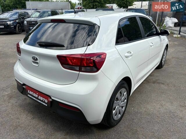 Белый Киа Рио, объемом двигателя 1.25 л и пробегом 73 тыс. км за 10700 $, фото 4 на Automoto.ua