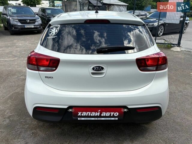 Белый Киа Рио, объемом двигателя 1.25 л и пробегом 73 тыс. км за 10700 $, фото 5 на Automoto.ua
