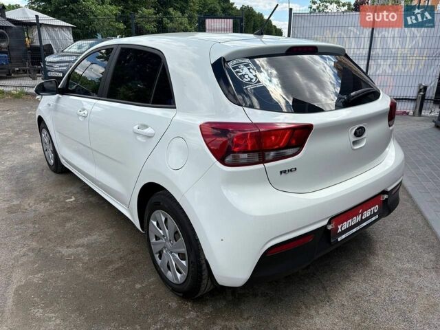 Білий Кіа Ріо, об'ємом двигуна 1.25 л та пробігом 73 тис. км за 10700 $, фото 7 на Automoto.ua
