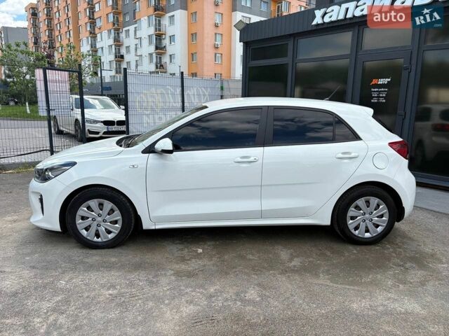 Білий Кіа Ріо, об'ємом двигуна 1.25 л та пробігом 73 тис. км за 10700 $, фото 8 на Automoto.ua