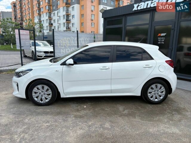 Белый Киа Рио, объемом двигателя 1.25 л и пробегом 73 тыс. км за 10700 $, фото 8 на Automoto.ua