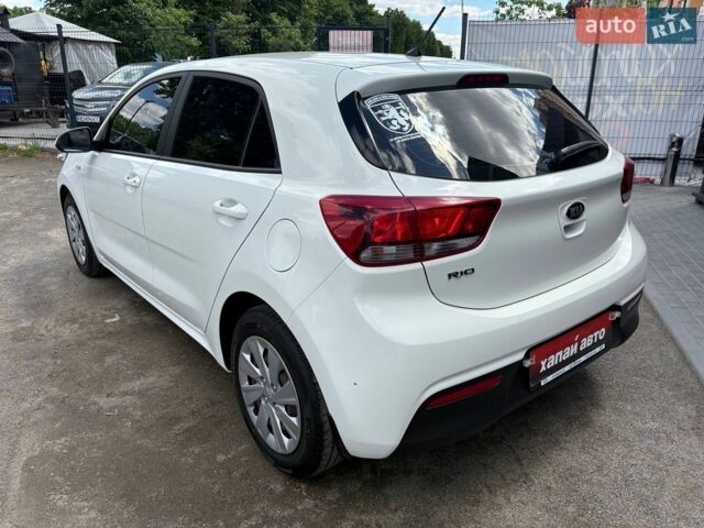 Белый Киа Рио, объемом двигателя 1.25 л и пробегом 73 тыс. км за 10700 $, фото 7 на Automoto.ua