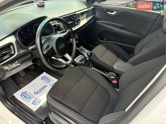 Білий Кіа Ріо, об'ємом двигуна 1.25 л та пробігом 73 тис. км за 10700 $, фото 9 на Automoto.ua