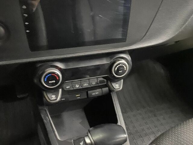 Білий Кіа Ріо, об'ємом двигуна 1.6 л та пробігом 49 тис. км за 14000 $, фото 4 на Automoto.ua