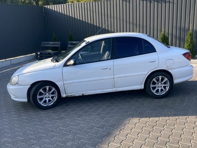 Білий Кіа Ріо, об'ємом двигуна 1.5 л та пробігом 230 тис. км за 1700 $, фото 1 на Automoto.ua