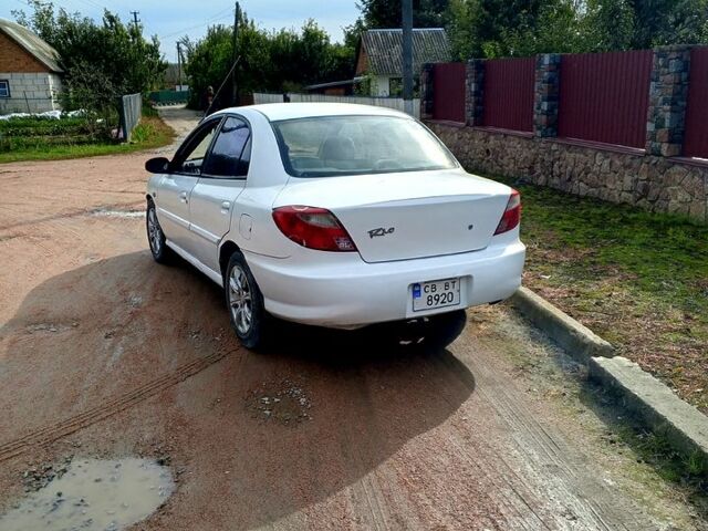 Белый Киа Рио, объемом двигателя 1.5 л и пробегом 300 тыс. км за 2800 $, фото 3 на Automoto.ua
