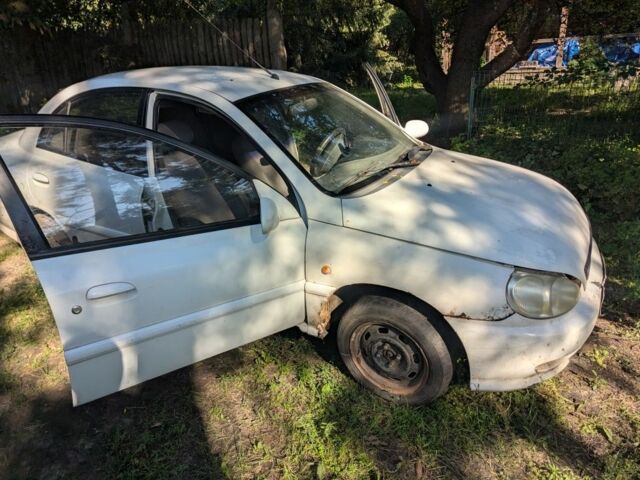 Белый Киа Рио, объемом двигателя 1.3 л и пробегом 354 тыс. км за 703 $, фото 3 на Automoto.ua