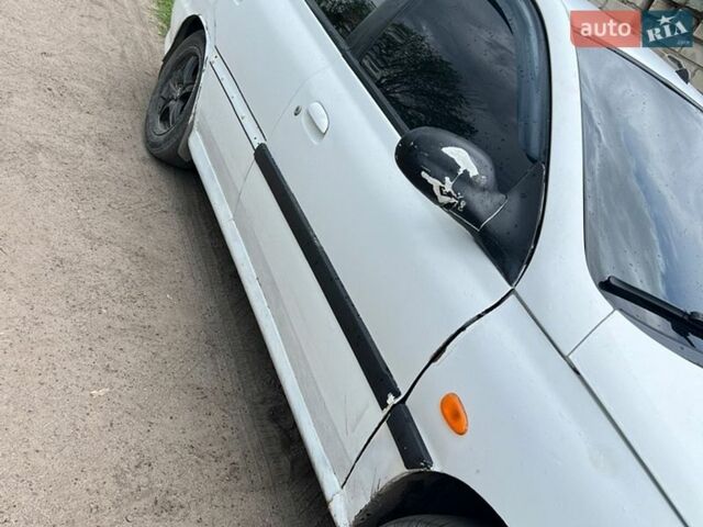 Білий Кіа Ріо, об'ємом двигуна 1.4 л та пробігом 300 тис. км за 1700 $, фото 2 на Automoto.ua
