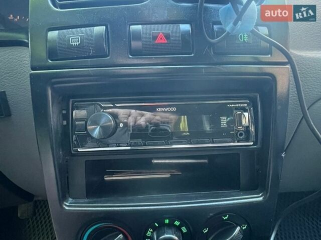 Білий Кіа Ріо, об'ємом двигуна 1.4 л та пробігом 300 тис. км за 1700 $, фото 6 на Automoto.ua