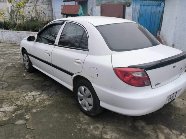 Білий Кіа Ріо, об'ємом двигуна 1.5 л та пробігом 300 тис. км за 3000 $, фото 2 на Automoto.ua