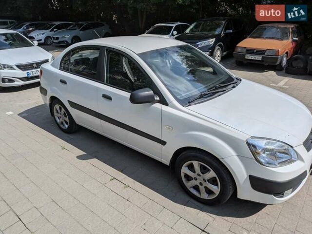 Белый Киа Рио, объемом двигателя 1.4 л и пробегом 165 тыс. км за 4200 $, фото 4 на Automoto.ua
