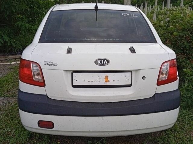Белый Киа Рио, объемом двигателя 0 л и пробегом 200 тыс. км за 500 $, фото 4 на Automoto.ua