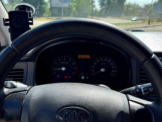 Белый Киа Рио, объемом двигателя 1.4 л и пробегом 223 тыс. км за 5200 $, фото 9 на Automoto.ua