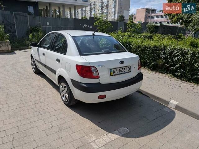 Белый Киа Рио, объемом двигателя 1.4 л и пробегом 165 тыс. км за 4200 $, фото 6 на Automoto.ua