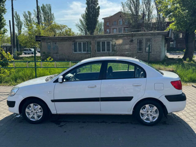 Белый Киа Рио, объемом двигателя 1.4 л и пробегом 91 тыс. км за 5633 $, фото 2 на Automoto.ua
