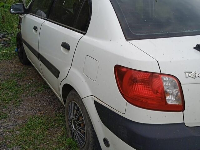 Белый Киа Рио, объемом двигателя 0 л и пробегом 200 тыс. км за 500 $, фото 5 на Automoto.ua
