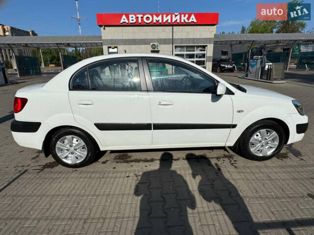 Белый Киа Рио, объемом двигателя 1.4 л и пробегом 91 тыс. км за 5633 $, фото 1 на Automoto.ua