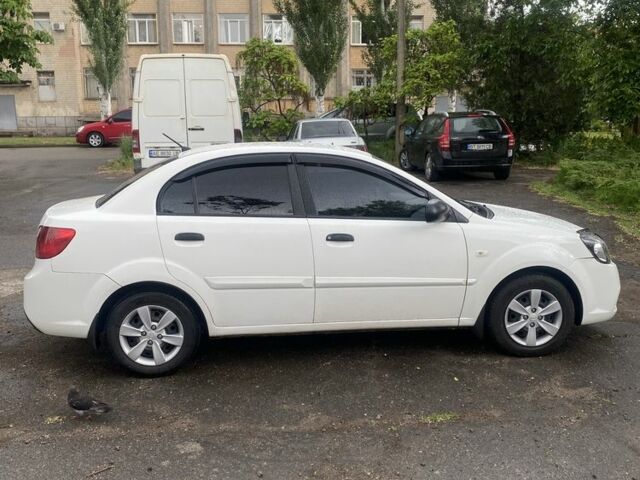 Белый Киа Рио, объемом двигателя 1.4 л и пробегом 156 тыс. км за 5600 $, фото 9 на Automoto.ua