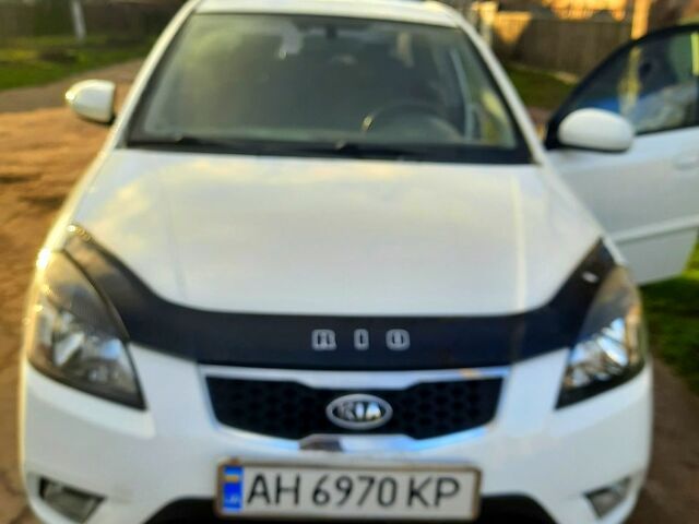 Белый Киа Рио, объемом двигателя 1.4 л и пробегом 91 тыс. км за 6000 $, фото 2 на Automoto.ua