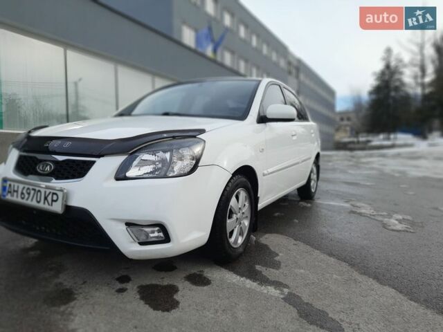 Белый Киа Рио, объемом двигателя 1.4 л и пробегом 91 тыс. км за 5800 $, фото 1 на Automoto.ua