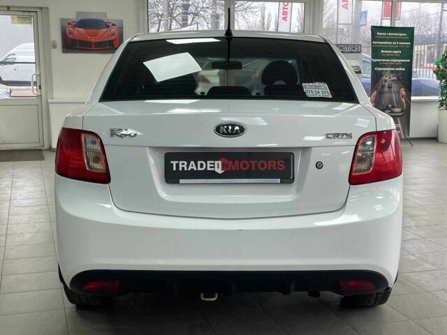 Белый Киа Рио, объемом двигателя 1.5 л и пробегом 170 тыс. км за 4690 $, фото 4 на Automoto.ua