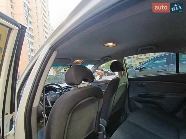 Білий Кіа Ріо, об'ємом двигуна 1.49 л та пробігом 170 тис. км за 5900 $, фото 1 на Automoto.ua