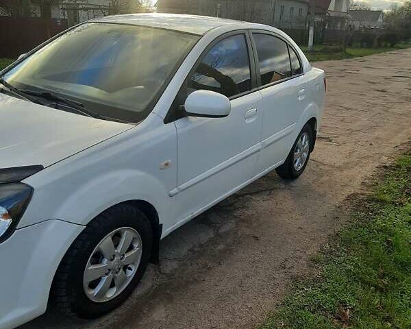 Белый Киа Рио, объемом двигателя 1.4 л и пробегом 91 тыс. км за 6000 $, фото 18 на Automoto.ua