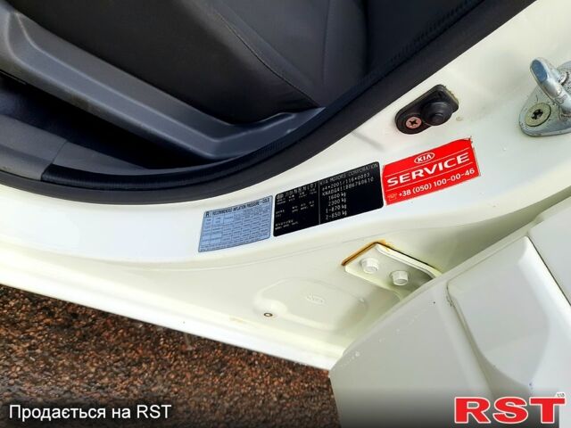 Білий Кіа Ріо, об'ємом двигуна 1.4 л та пробігом 91 тис. км за 5900 $, фото 5 на Automoto.ua