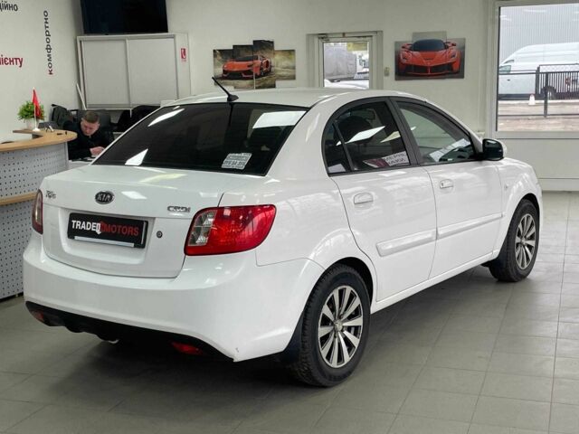 Белый Киа Рио, объемом двигателя 1.5 л и пробегом 170 тыс. км за 4690 $, фото 5 на Automoto.ua