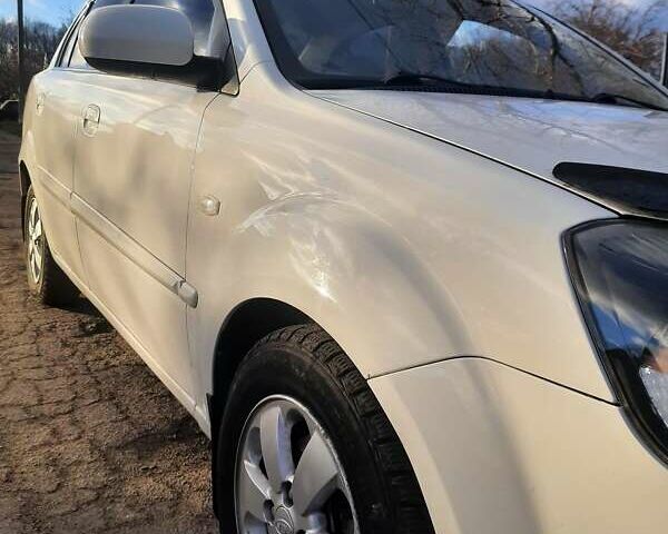 Белый Киа Рио, объемом двигателя 1.4 л и пробегом 91 тыс. км за 6000 $, фото 7 на Automoto.ua