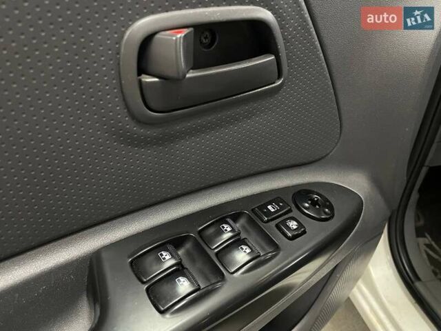 Белый Киа Рио, объемом двигателя 1.49 л и пробегом 170 тыс. км за 4990 $, фото 15 на Automoto.ua